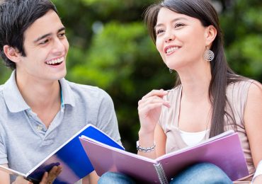 Taller Lab++: Estudiantes desarrollan fronted con Bootstrap para Web`s de Contenido