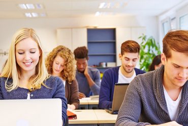 Taller Lab++: Estudiantes desarrollan fronted con Bootstrap para Web`s de Contenido